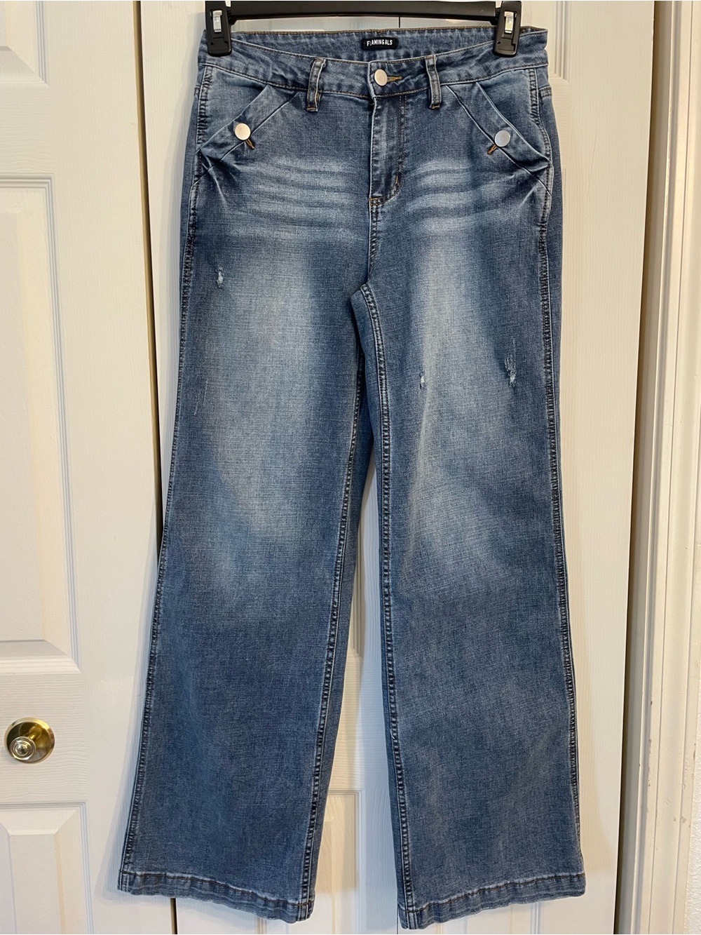 High-Rise Wide-Leg Blue Jeans with Button-Accented Pockets